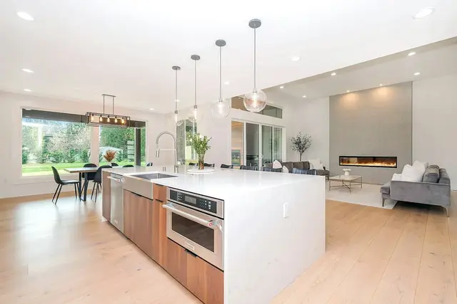 Cocina integrada con isla y vista al living