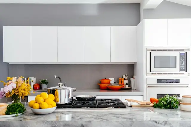 Cocina con mesada de granito