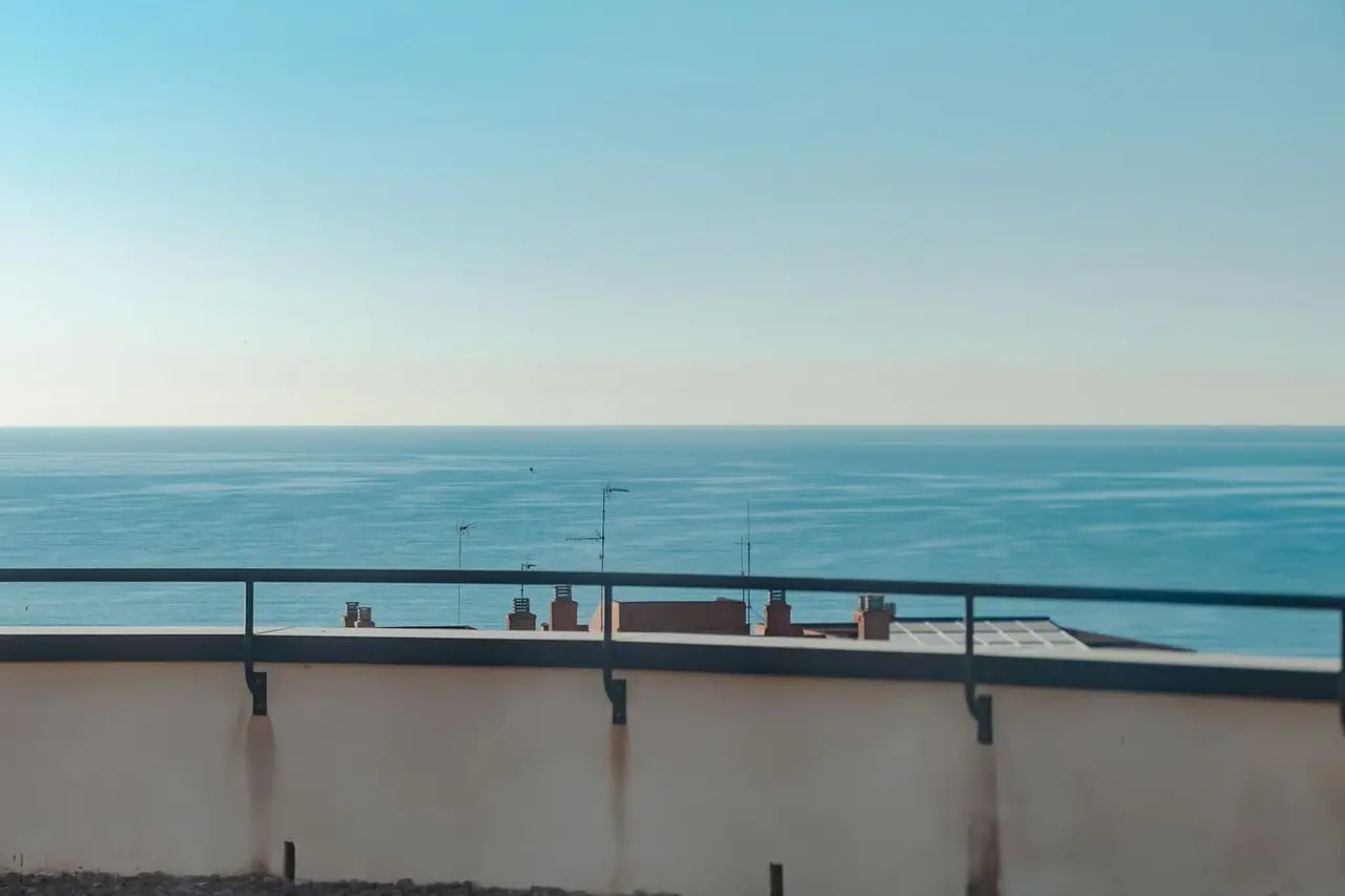 Vista al mar desde el balcón